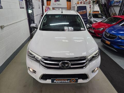 Toyota Hilux INVINCIBLE 4WD D-4D DCB 15