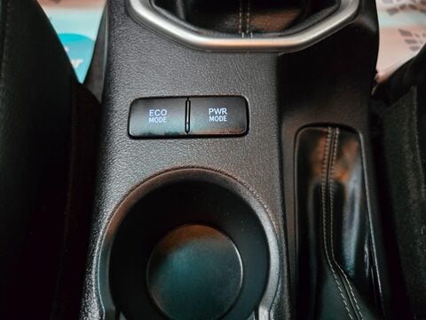 Toyota Hilux INVINCIBLE 4WD D-4D DCB 22