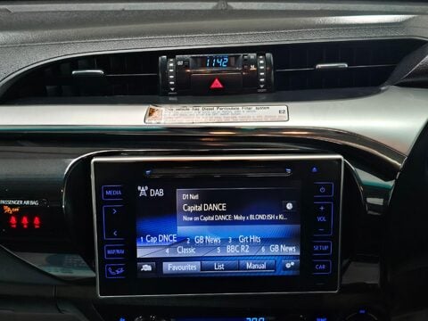 Toyota Hilux INVINCIBLE 4WD D-4D DCB 29