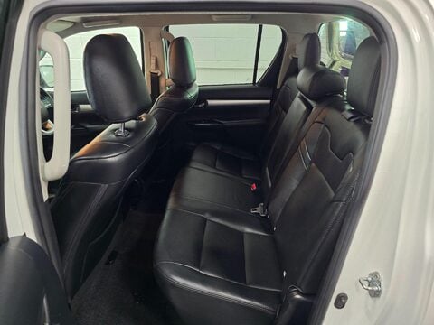 Toyota Hilux INVINCIBLE 4WD D-4D DCB 45