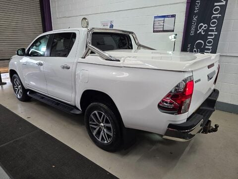 Toyota Hilux INVINCIBLE 4WD D-4D DCB 7