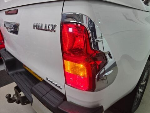 Toyota Hilux INVINCIBLE 4WD D-4D DCB 52