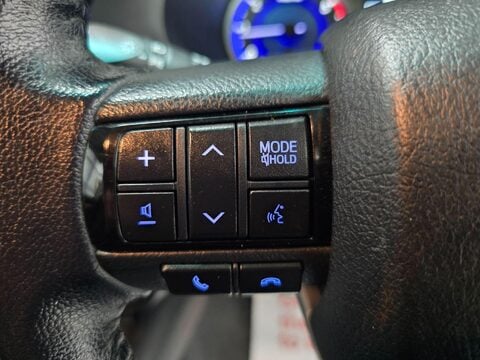 Toyota Hilux INVINCIBLE 4WD D-4D DCB 33