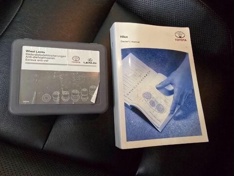 Toyota Hilux INVINCIBLE 4WD D-4D DCB 43