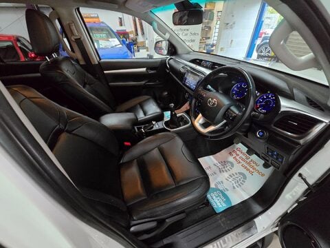 Toyota Hilux INVINCIBLE 4WD D-4D DCB 39