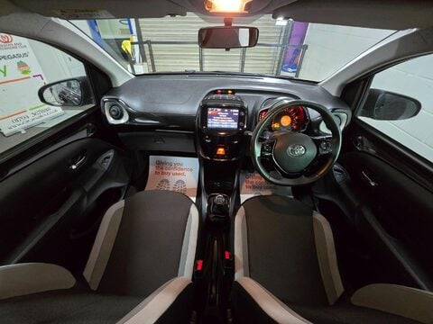 Toyota Aygo VVT-I X-CLUSIV 19
