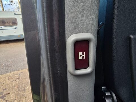 Mercedes-Benz Sprinter 319 CDI MWB 33