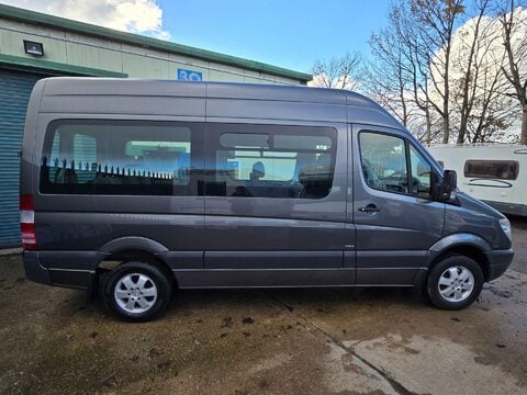 Mercedes-Benz Sprinter 319 CDI MWB 11