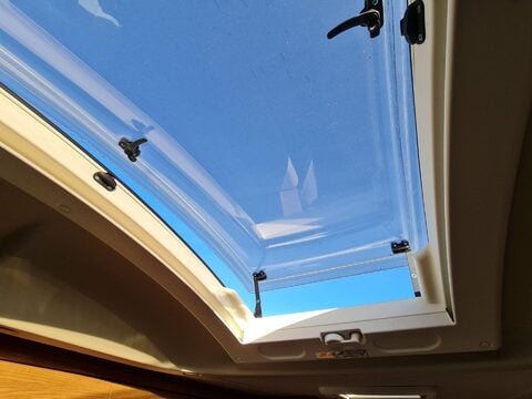 Auto-Trail Tracker EKS Motor Home 22