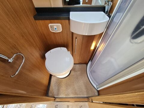 Auto-Trail Tracker EKS Motor Home 52