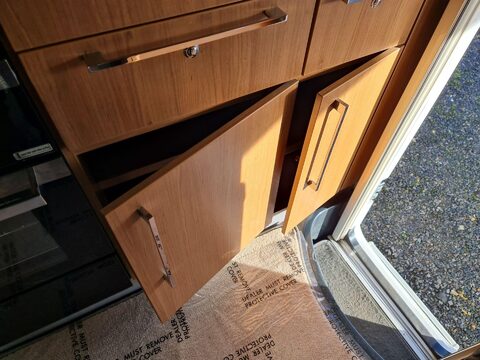 Auto-Trail Tracker EKS Motor Home 51