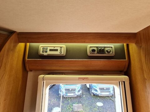 Auto-Trail Tracker EKS Motor Home 41