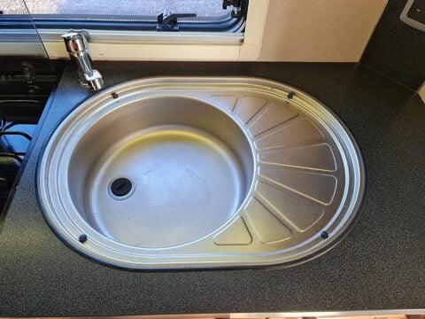 Auto-Trail Tracker EKS Motor Home 46