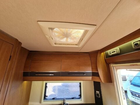 Auto-Trail Tracker EKS Motor Home 40