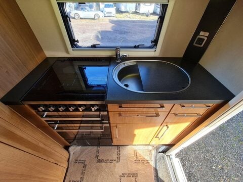 Auto-Trail Tracker EKS Motor Home 42