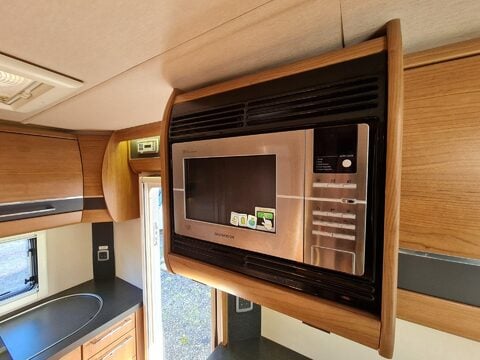 Auto-Trail Tracker EKS Motor Home 38