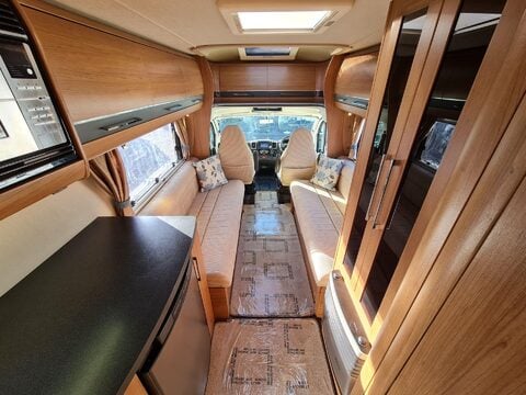 Auto-Trail Tracker EKS Motor Home 18