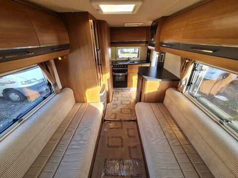 Auto-Trail Tracker EKS Motor Home 19