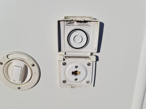 Auto-Trail Tracker EKS Motor Home 16