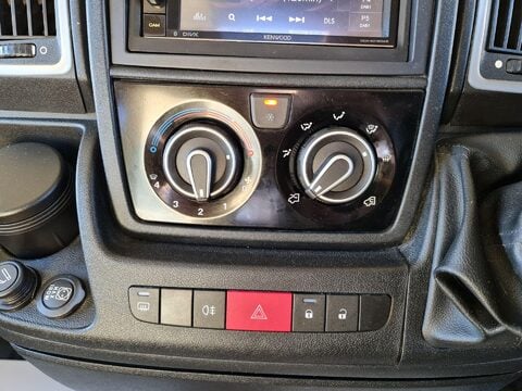 Auto-Trail Tracker EKS Motor Home 27