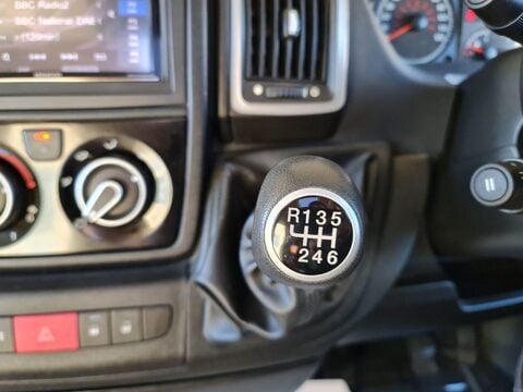 Auto-Trail Tracker EKS Motor Home 28