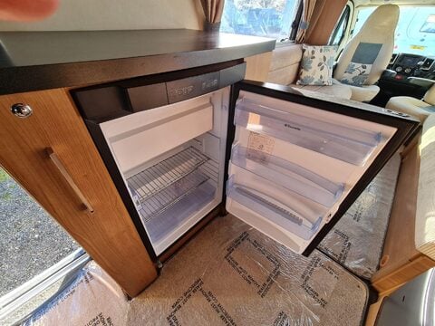 Auto-Trail Tracker EKS Motor Home 36