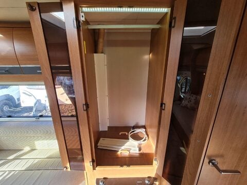 Auto-Trail Tracker EKS Motor Home 39