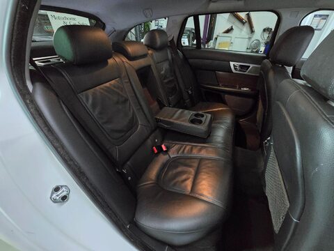 Jaguar XF D LUXURY SPORTBRAKE 18