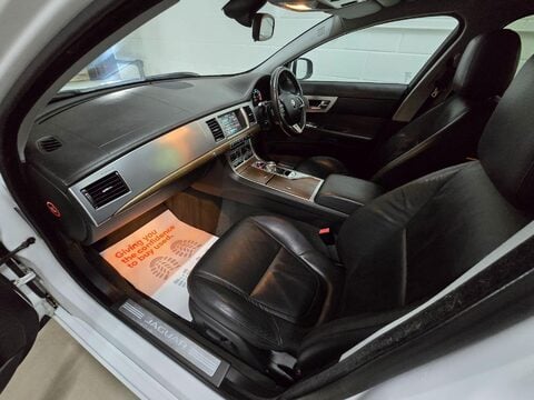 Jaguar XF D LUXURY SPORTBRAKE 41