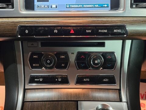 Jaguar XF D LUXURY SPORTBRAKE 26