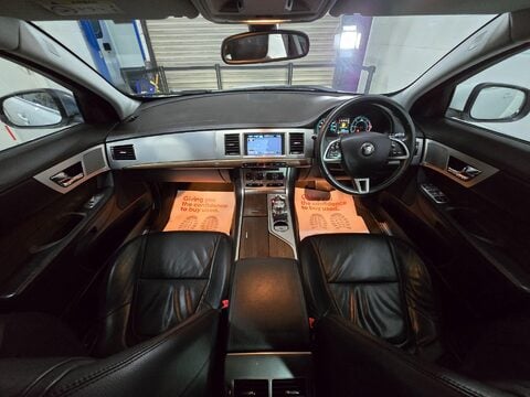 Jaguar XF D LUXURY SPORTBRAKE 3