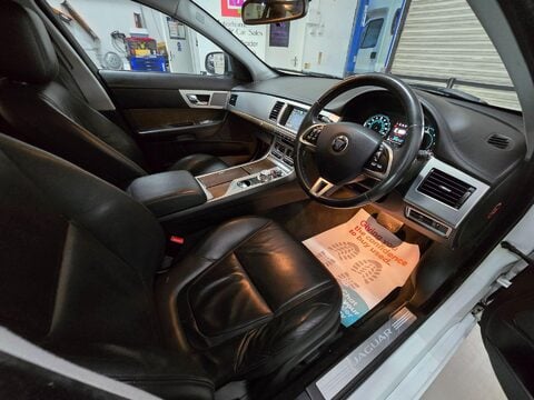 Jaguar XF D LUXURY SPORTBRAKE 34