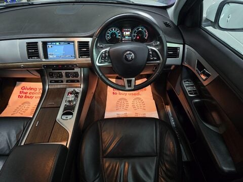 Jaguar XF D LUXURY SPORTBRAKE 32