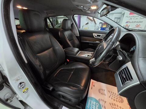 Jaguar XF D LUXURY SPORTBRAKE 33