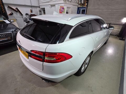 Jaguar XF D LUXURY SPORTBRAKE 2