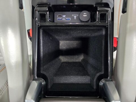 Land Rover Discovery SI6 HSE 32