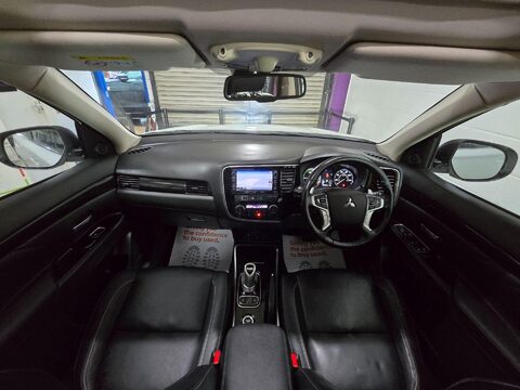 Mitsubishi Outlander PHEV GX 4H 3