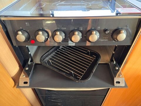 Auto-Sleepers Nuevo Eton 38