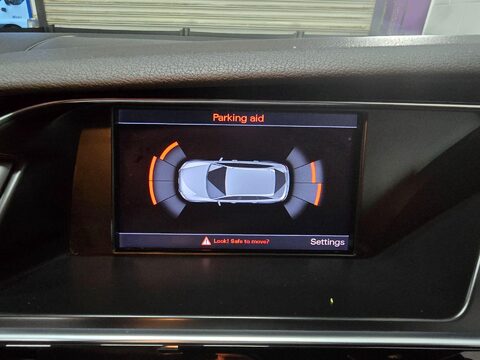 Audi RS4 4.2 FSI V8 S Tronic quattro Euro 5 5dr 31