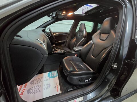 Audi RS4 4.2 FSI V8 S Tronic quattro Euro 5 5dr 55