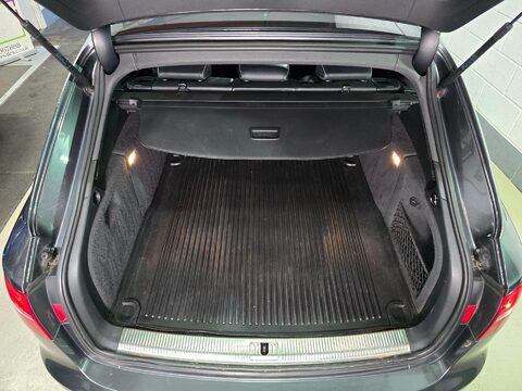 Audi RS4 4.2 FSI V8 S Tronic quattro Euro 5 5dr 12