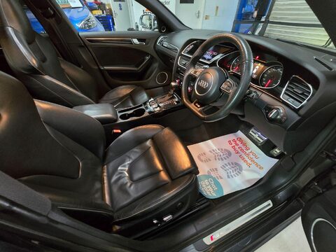 Audi RS4 4.2 FSI V8 S Tronic quattro Euro 5 5dr 51