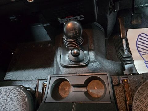 Land Rover Defender 90 TD5 COUNTY HARD TOP 23