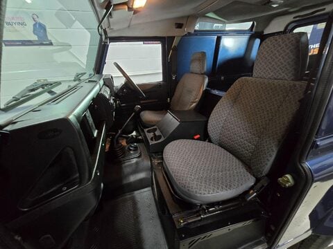Land Rover Defender 90 TD5 COUNTY HARD TOP 25