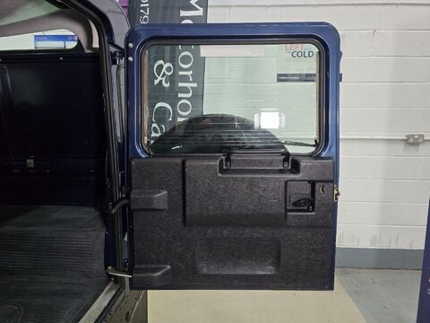 Land Rover Defender 90 TD5 COUNTY HARD TOP 13
