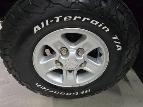 Land Rover Defender 90 TD5 COUNTY HARD TOP 28