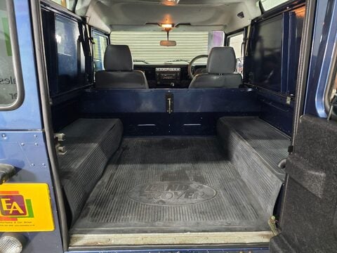 Land Rover Defender 90 TD5 COUNTY HARD TOP 3