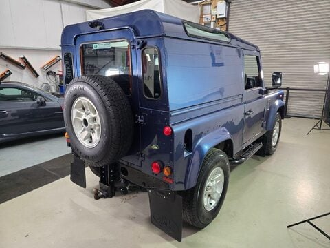 Land Rover Defender 90 TD5 COUNTY HARD TOP 14