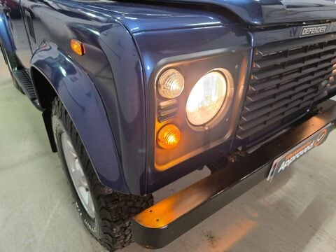 Land Rover Defender 90 TD5 COUNTY HARD TOP 32