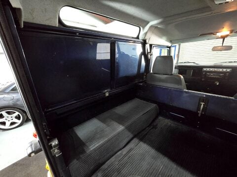 Land Rover Defender 90 TD5 COUNTY HARD TOP 11